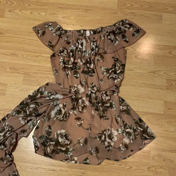 Romper with train. Adult Large. Brand: Peppermint - Picture 2 of 3